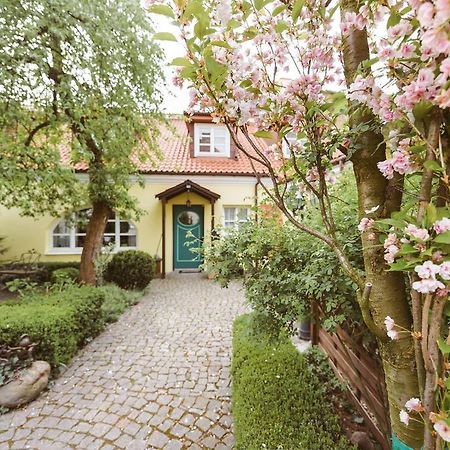 The Secret Garden Boutique B&B Vilnius Exteriör bild