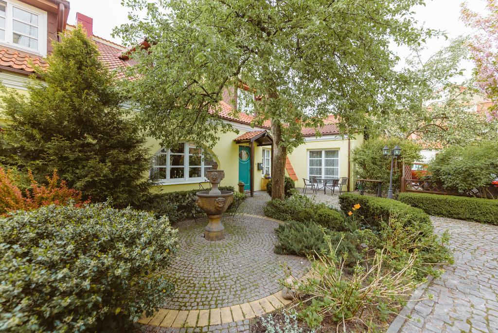 The Secret Garden Boutique B&B Vilnius Exteriör bild