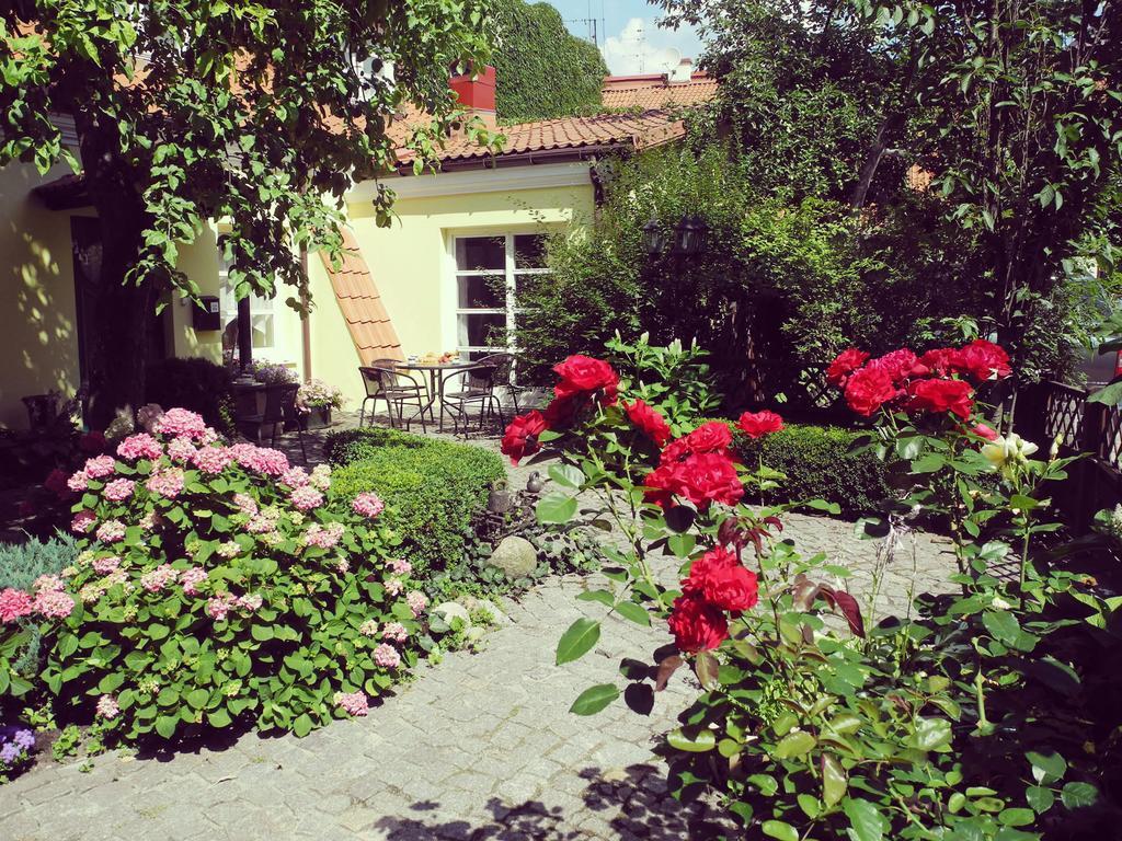 The Secret Garden Boutique B&B Vilnius Exteriör bild